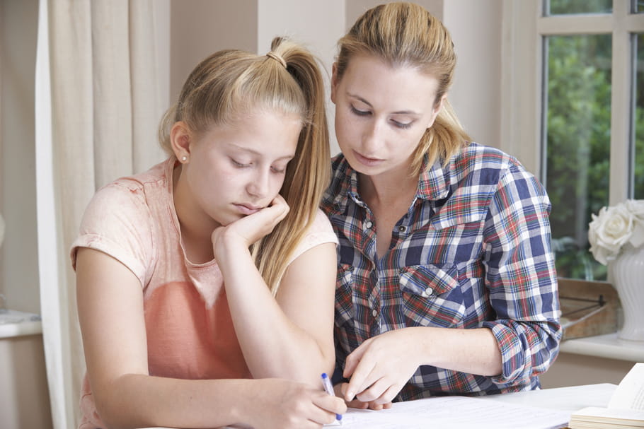 Mon ado ne révise pas son bac, comment le motiver ?