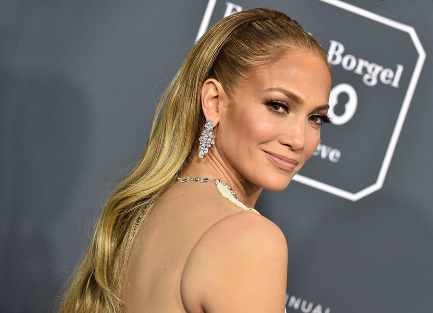 Top&nbsp;: Jennifer Lopez avec un serre-t&ecirc;te et des longueurs blondes