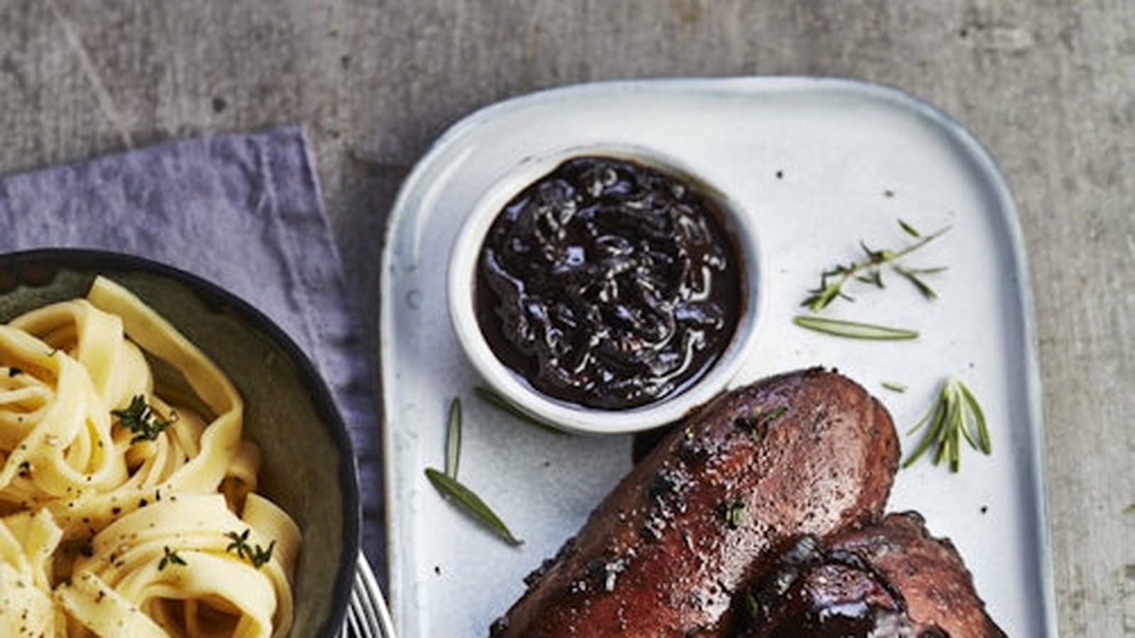 Rognons de porc au vinaigre balsamique, oignons et miel