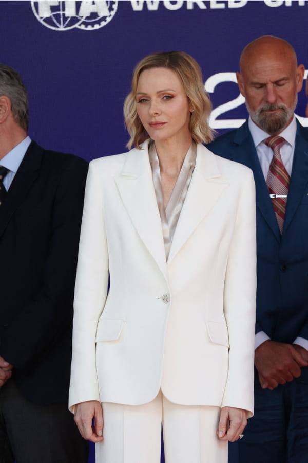 charlene-monaco-carre-wavy