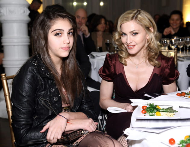 Lourdes Leon pose avec sa célèbre maman à New York en 2010