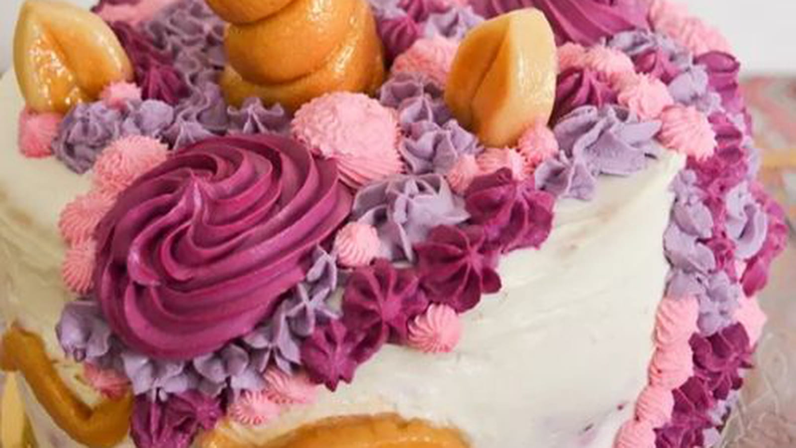 Layer cake Licorne aux framboises et au chocolat blanc