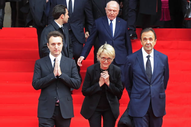 Martin Rey-Chirac, Claude Chirac et Fr&eacute;d&eacute;ric Salat-Baroux saluent la foule