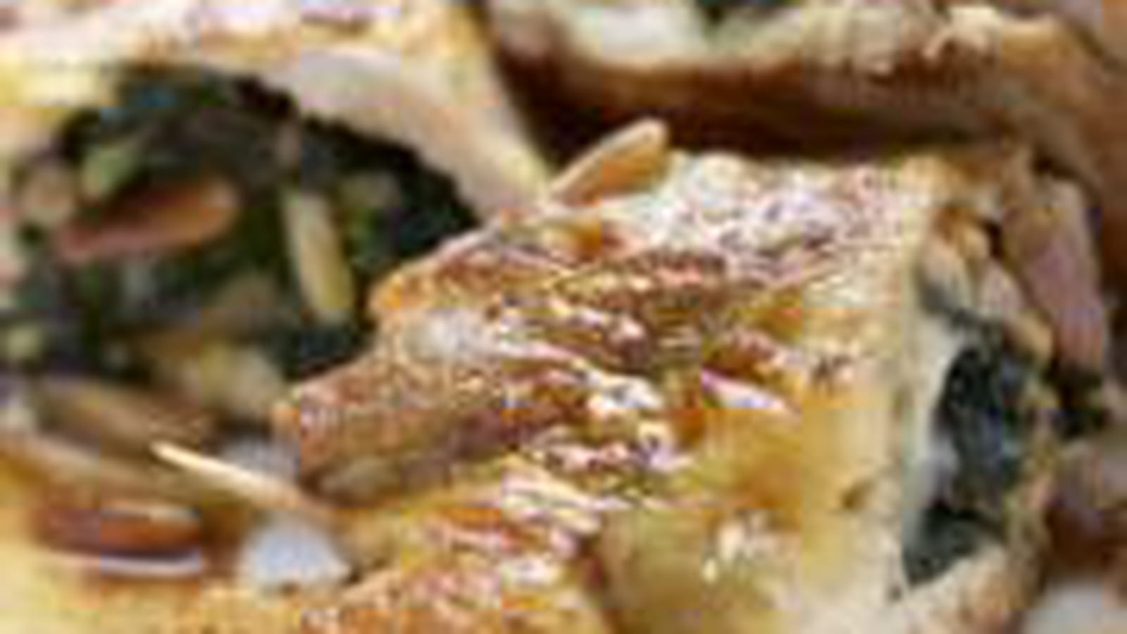 Filet de pintade fermière des Landes aux blettes et aux pignons