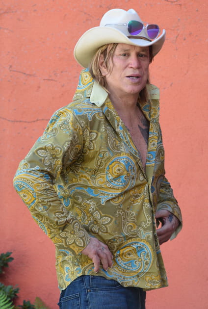 Mickey Rourke regrette ses chirurgies esth&eacute;tiques rat&eacute;es