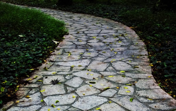 allee-jardin-glissante