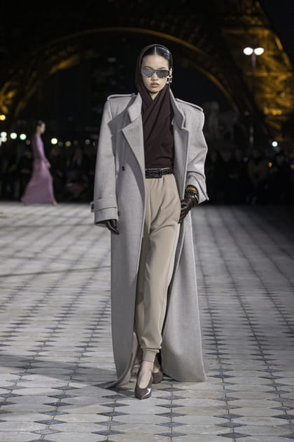 Look 27&nbsp;du d&eacute;fil&eacute; Saint Laurent
