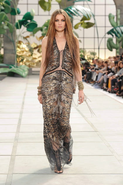 Laetitia Casta en robe transparente imprim&eacute;e Roberto Cavalli