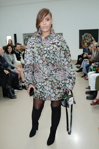 Amel Bent en robe imprimée