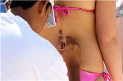 même les tatouages au henné ne seraient pas sans risque.
