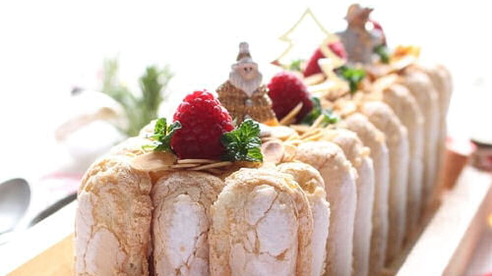 Bûche pâtissiere au chocolat blanc et insert framboises
