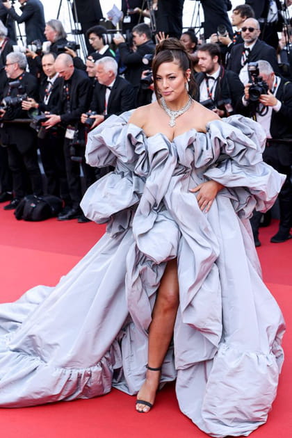 Ashley Graham en robe ultra bouffante lilas