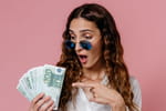C'est "le prix du bonheur" : il faut gagner cette somme d'argent pour être heureux en France