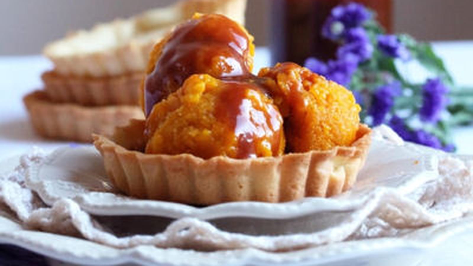  Tartelette de glace à la banane, potimarron et caramel au beurre salé