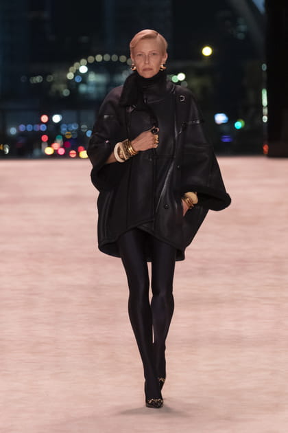 Look 33&nbsp;du d&eacute;fil&eacute; Saint Laurent