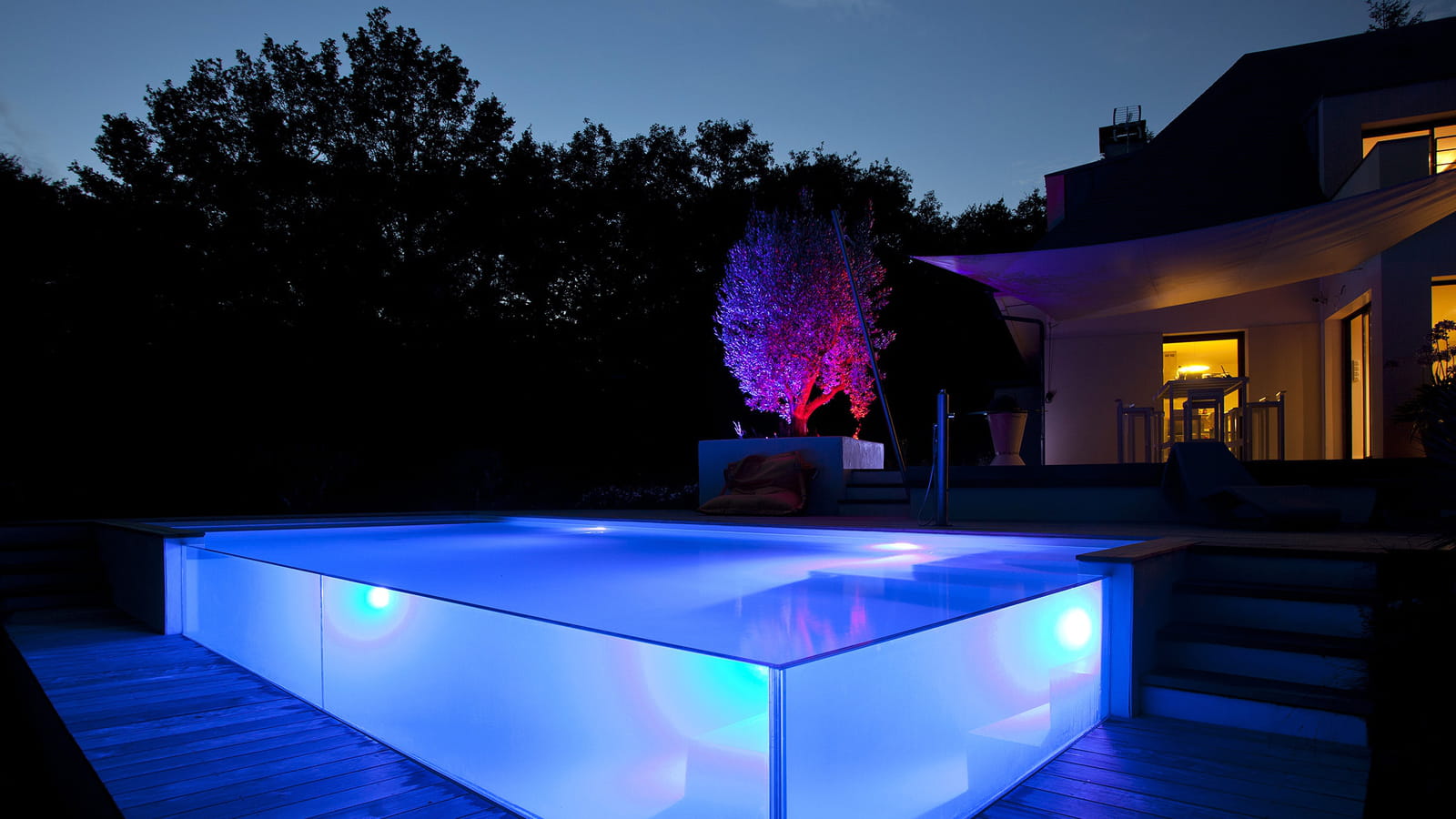 Piscine à débordement