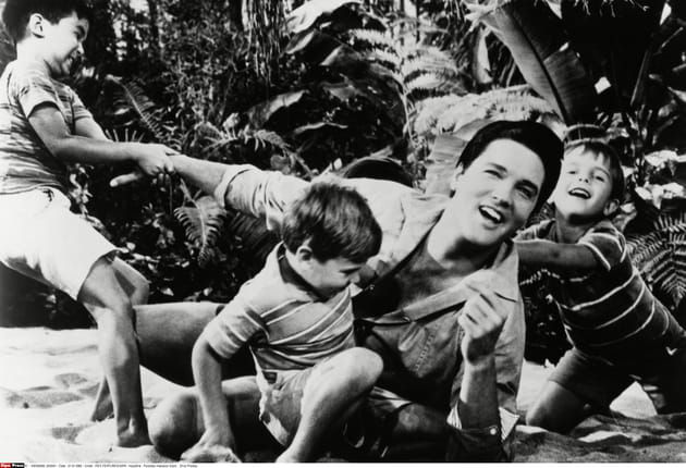 Joueur sur le tournage de "Paradise, Hawaiian Style" en 1965