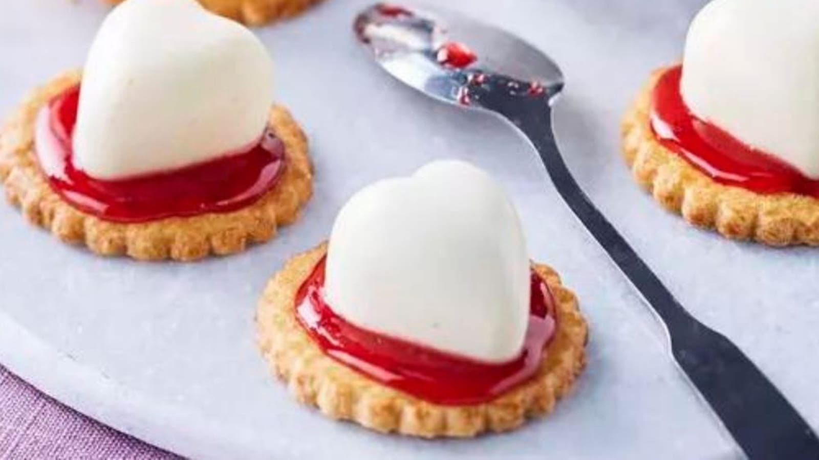 Mini passion cheesecake