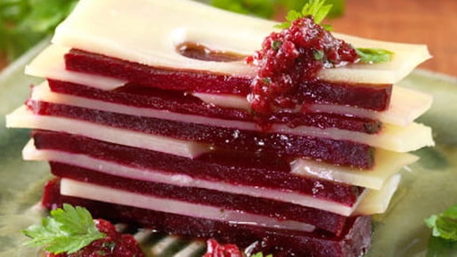 Millefeuille betterave et Emmental de Savoie