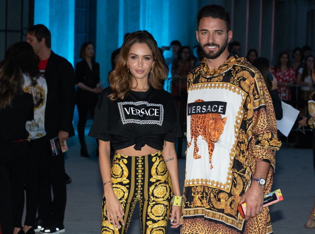 Nabilla et Thomas, so look&eacute;s en Versace