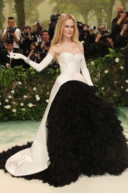 Nicole Kidman en robe noir et blanc Balenciaga