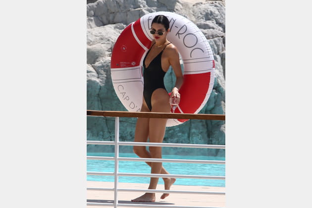 Kendall Jenner en maillot de bain une pièce échancré
