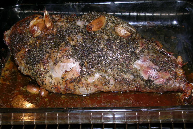 Gigot d'agneau au thym, ail et fleur de sel-image