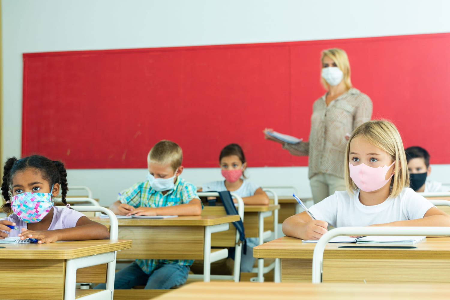 Capteurs de CO2 dans les écoles : où en est-on ?