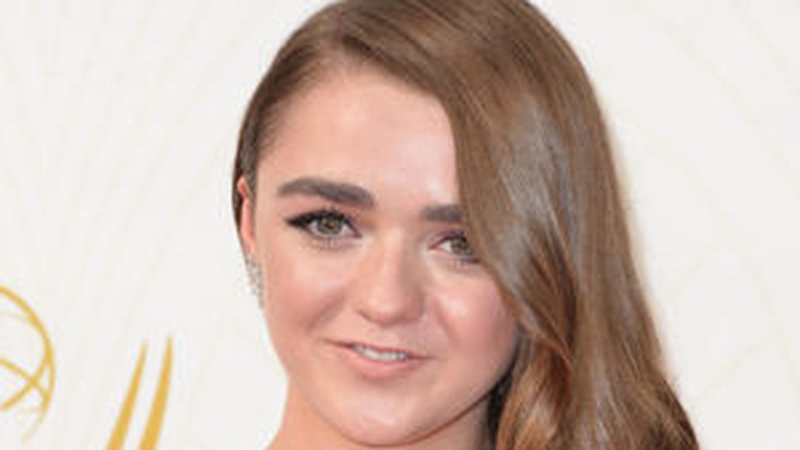 Le one shoulder de Maisie Williams