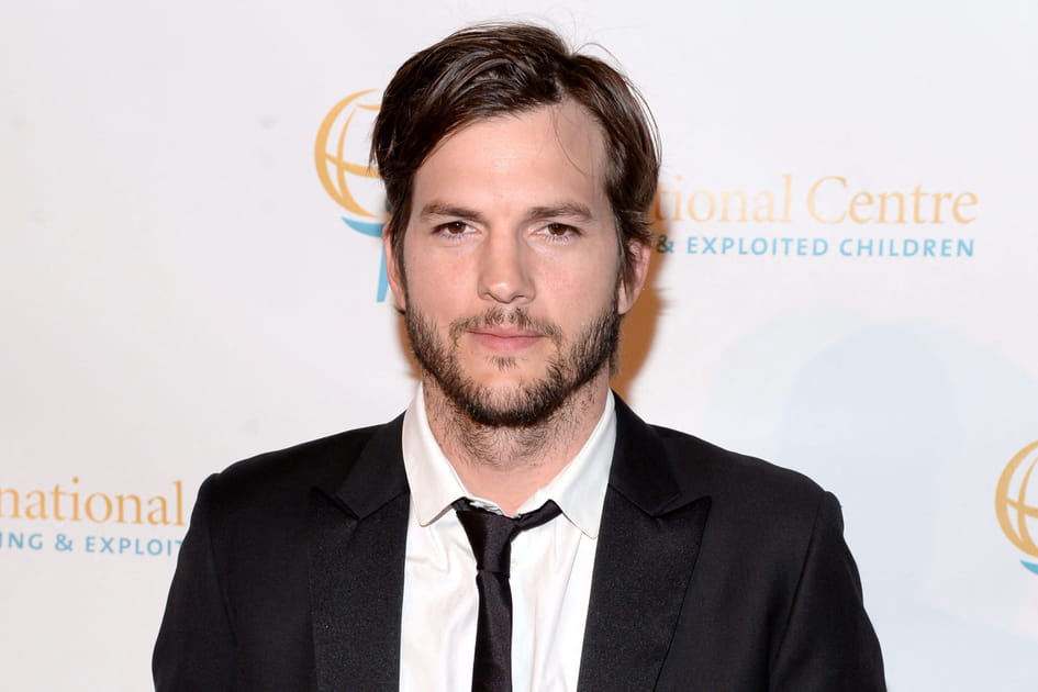 Le moustache et la barbe d'Ashton Kutcher