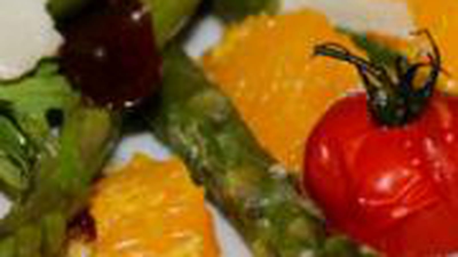 Salade Trévise aux asperges vertes et tomates confites
