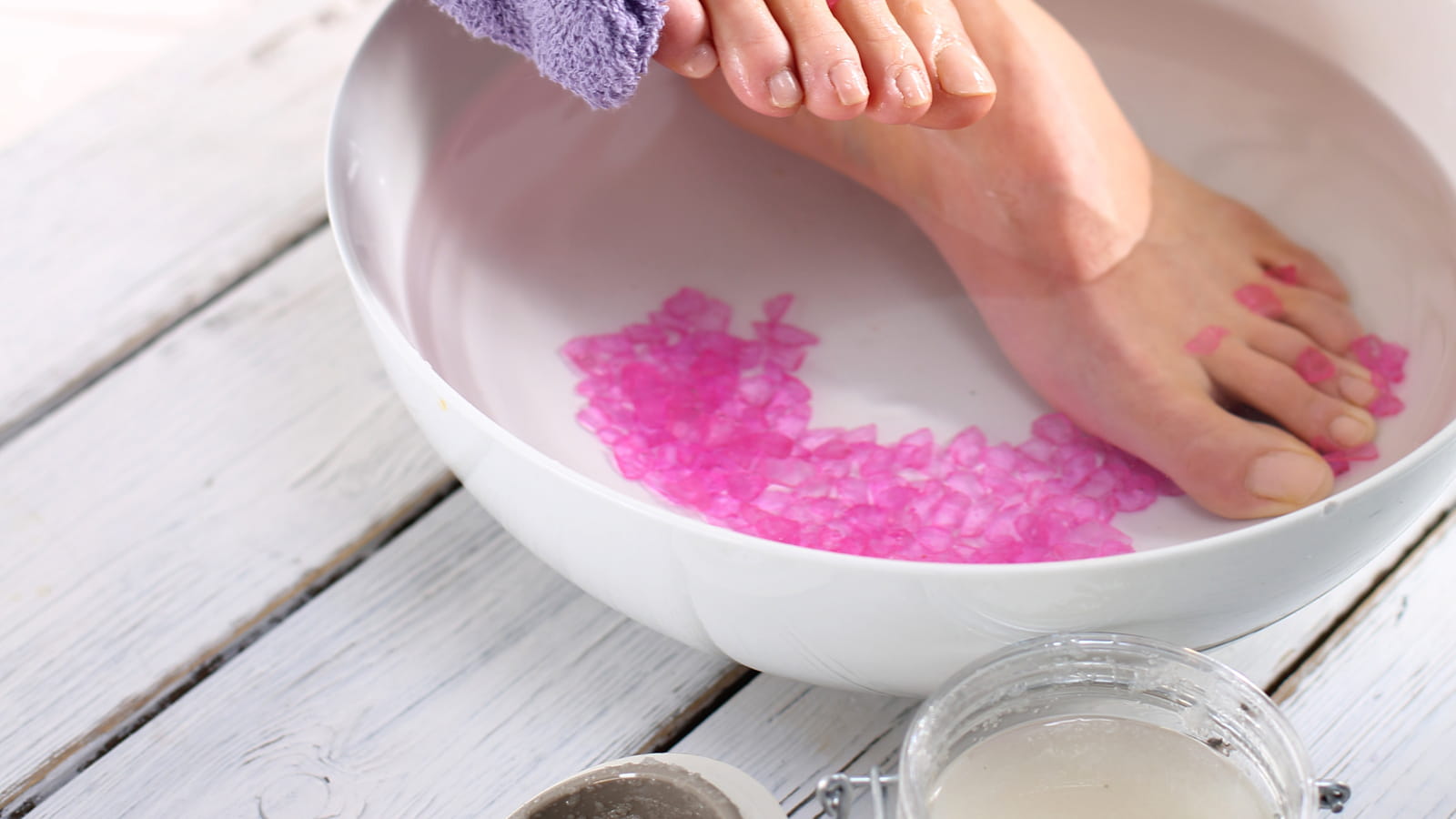 Faire pénétrer la crème hydratante avec un gant
