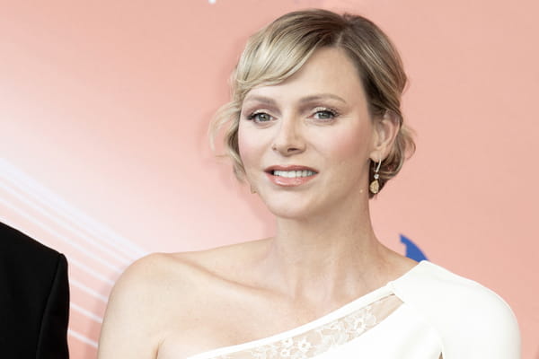 Charlene-Monaco-carré-blond-wavy-festival-monte-carlo