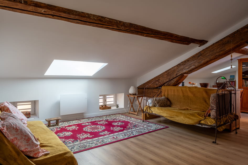 Apr&egrave;s&nbsp;: un salon cosy, bien plac&eacute; et accueillant