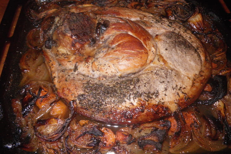 Rouelle de porc, pommes de terre, carottes et thym-image