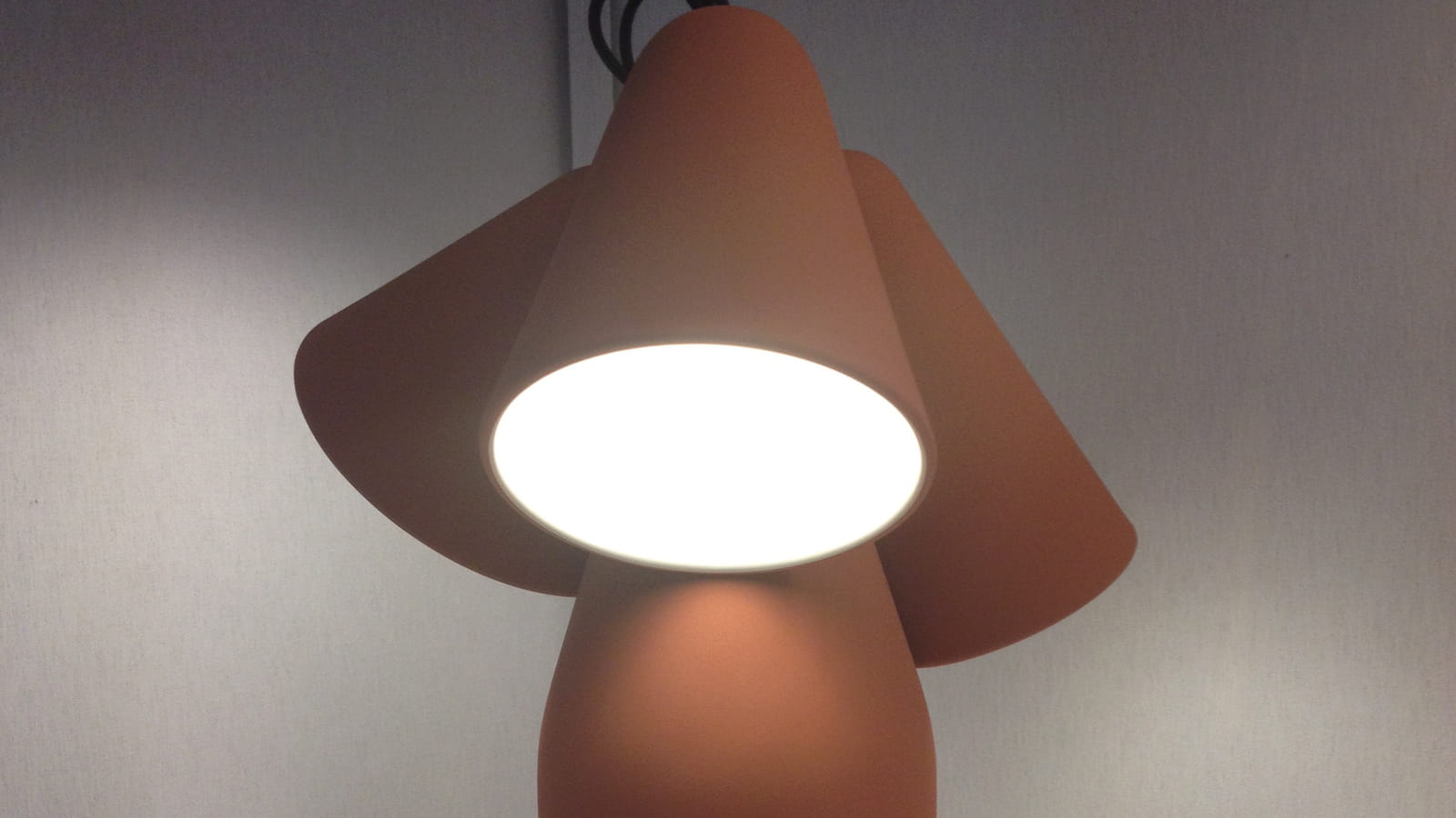  Lampe en terracotta Tomas Kral