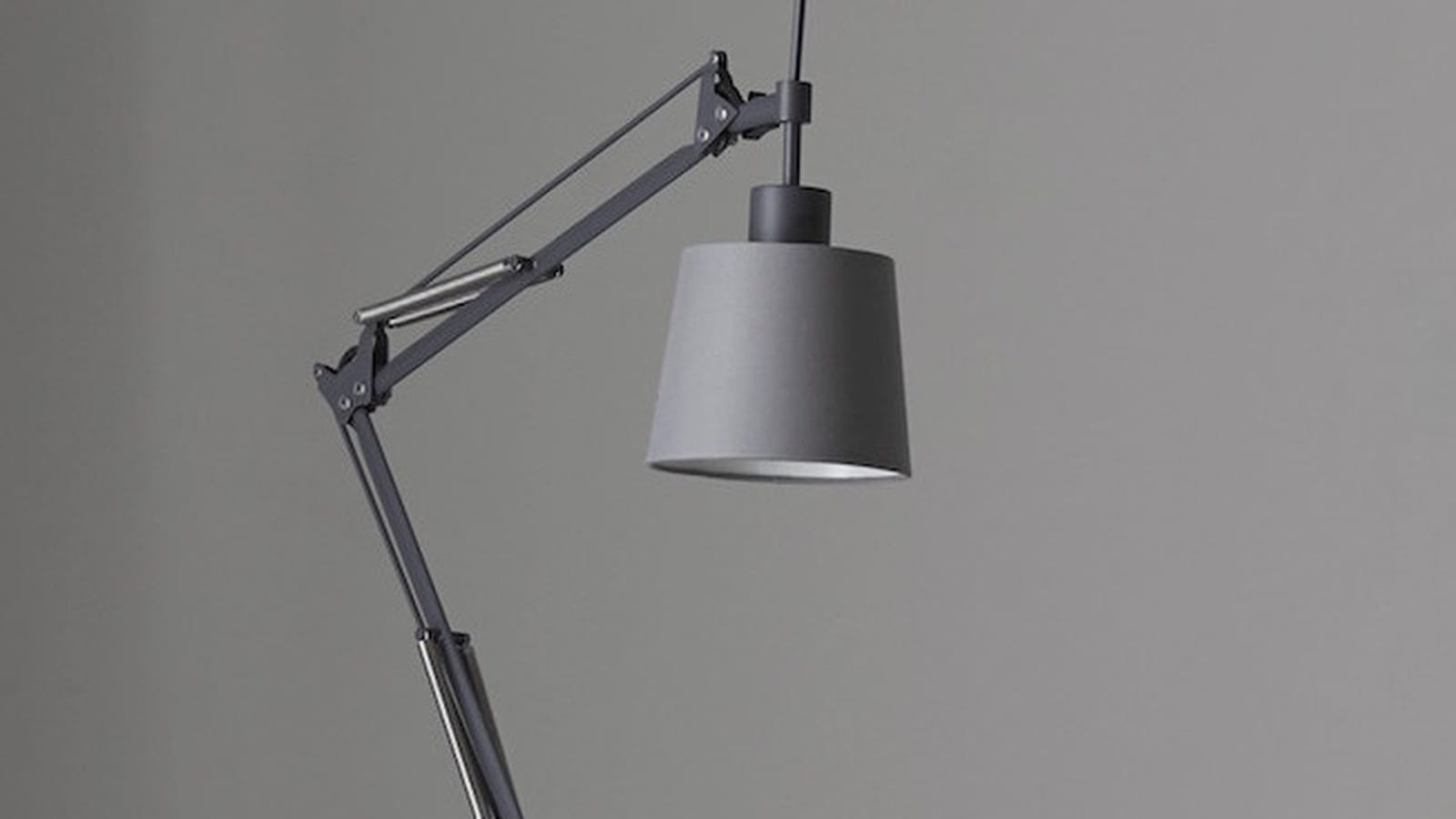 Lampadaire industriel avec abat-jour