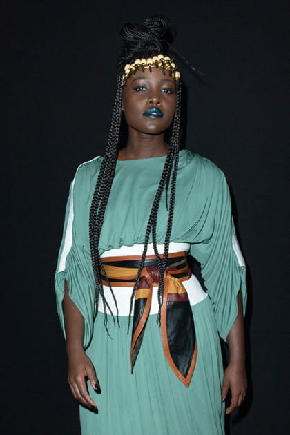 Les tresses africaines avec chignon de Lupita Nyong'o