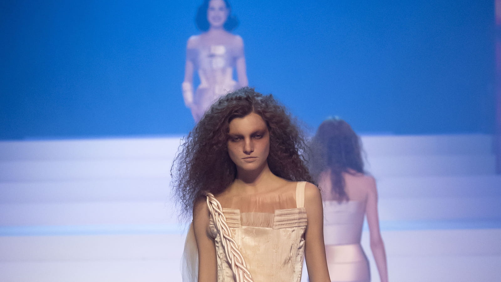 Look 19