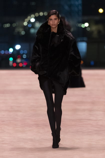Look 35&nbsp;du d&eacute;fil&eacute; Saint Laurent