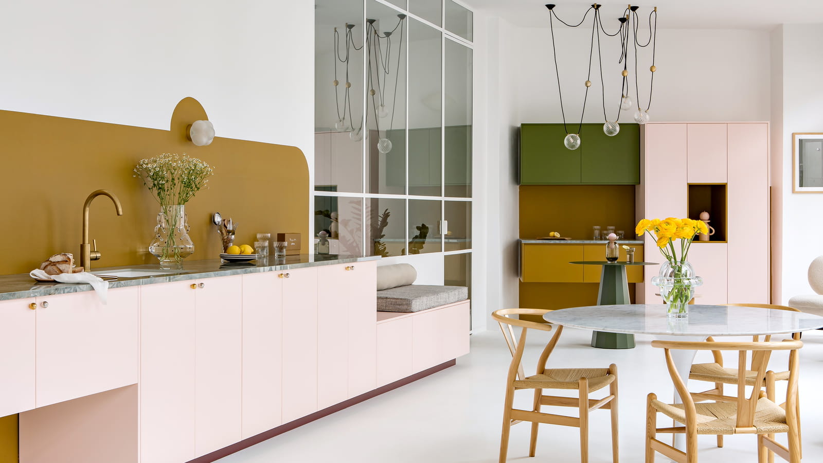 Cuisine rose et ocre 