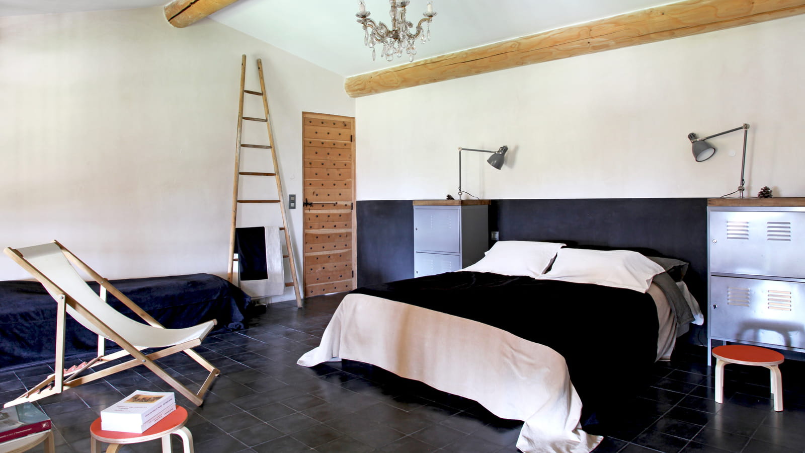 Poutres apparentes dans une chambre mix-and-match