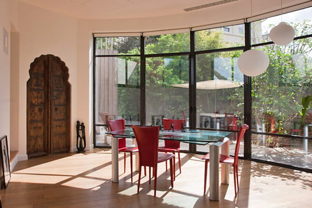 Une nouvelle salle à manger avec vue