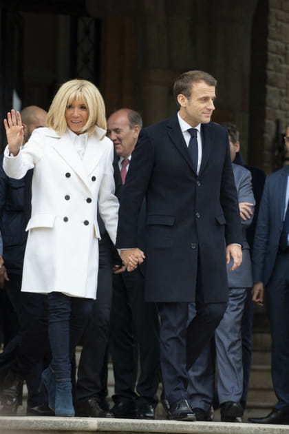 FLOP&nbsp;: Brigitte Macron en veste blanche et cuissardes