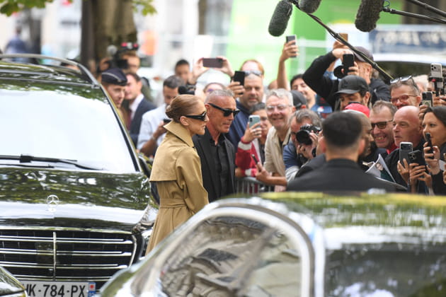 C&eacute;line Dion &agrave; la rencontre de ses fans au Royal Monceau, &agrave; Paris