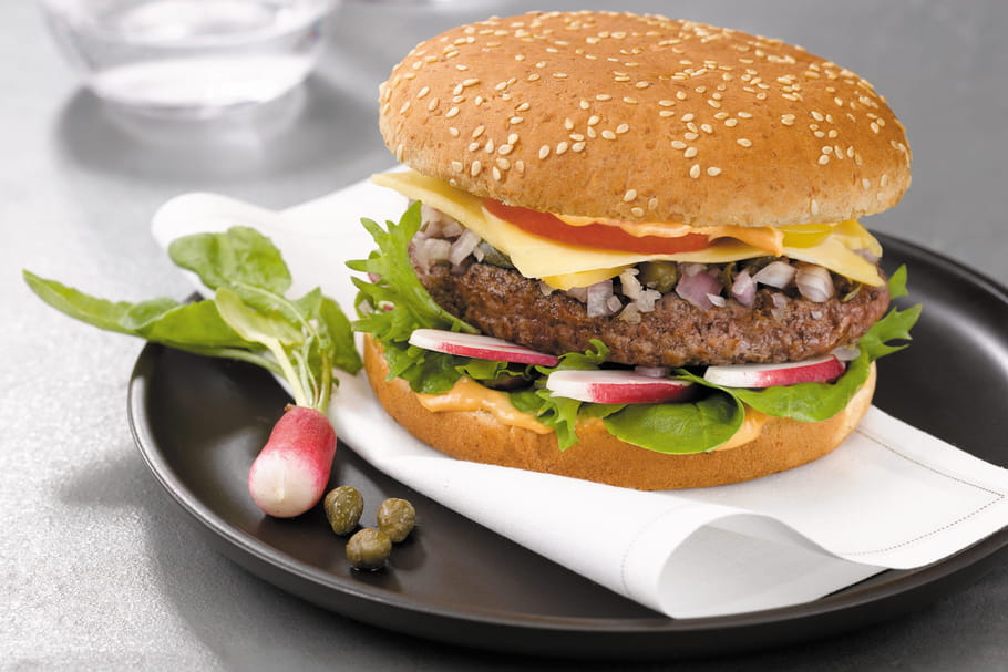 Jacquet distribue des burgers sur les routes de France