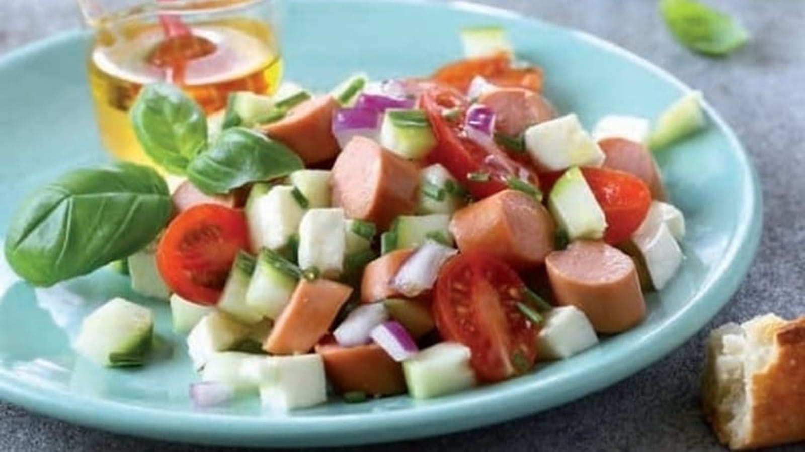 Salade de crudités et Knacki