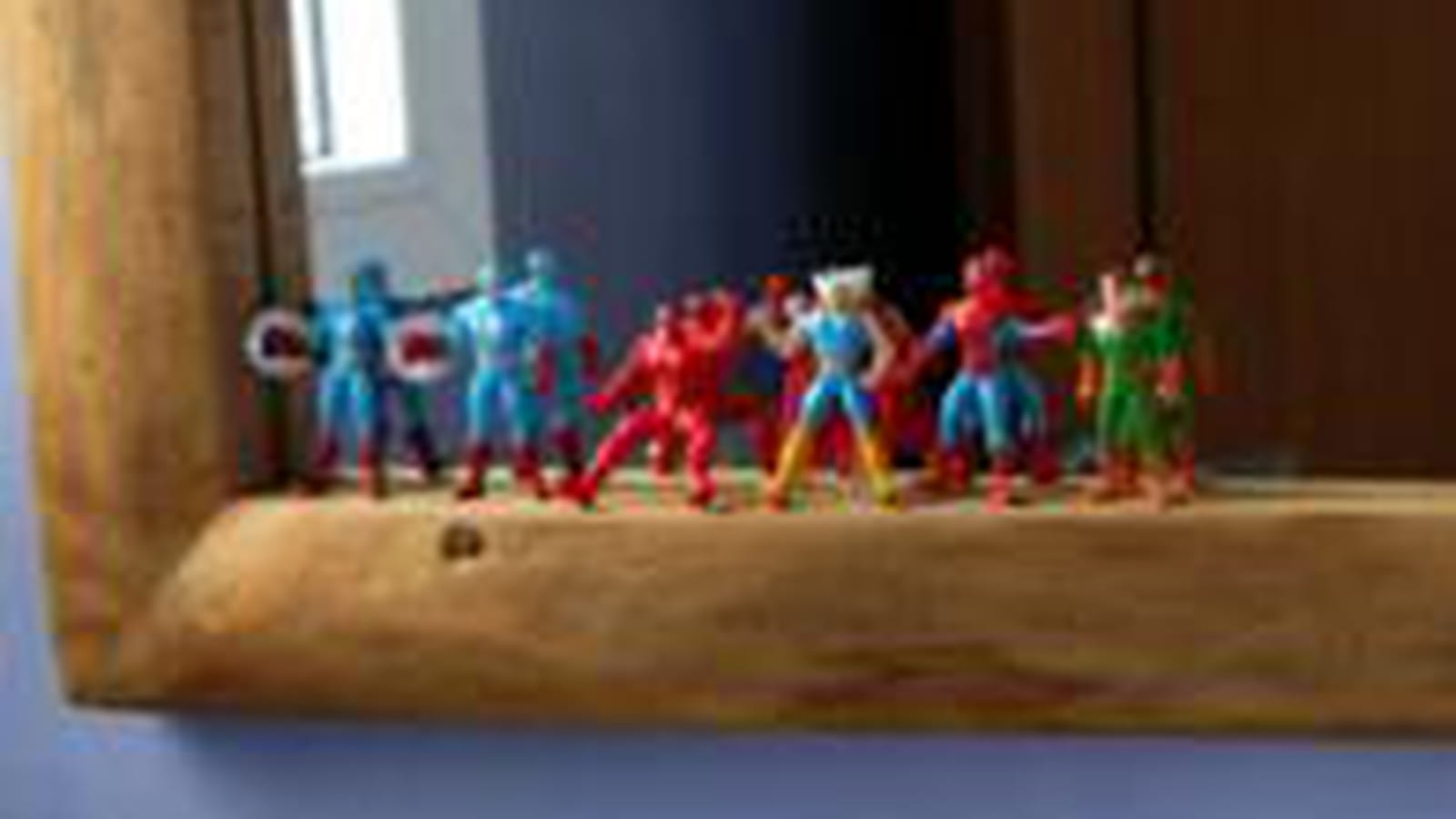 Figures de super-héros et animaux