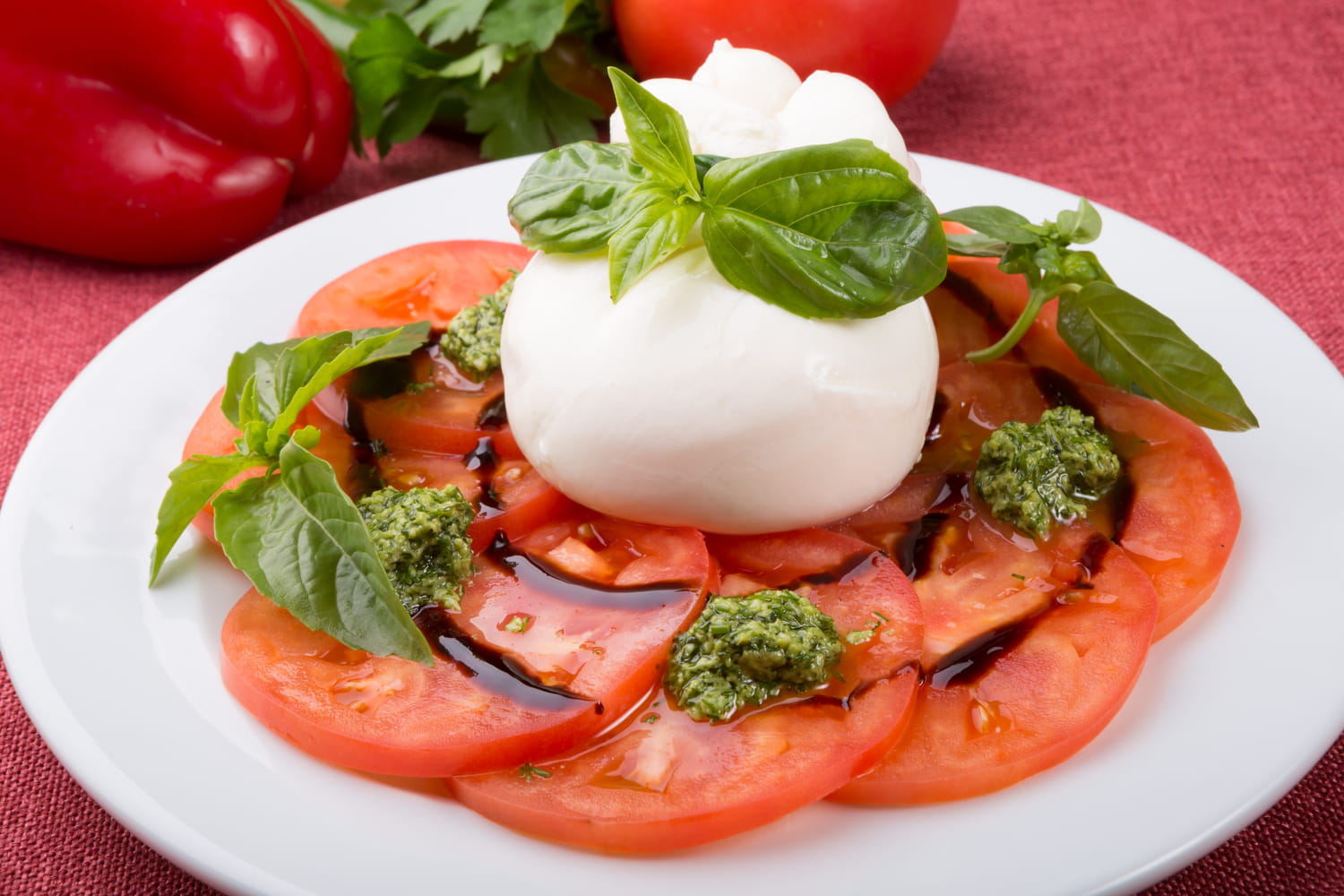 "Mieux qu'au restaurant" - on a trouvé la meilleure façon de préparer la salade tomate burrata
