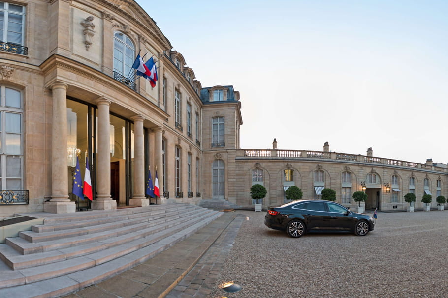 Peur à l'Elysée : Un intrus surgit avec une bouteille enflammée